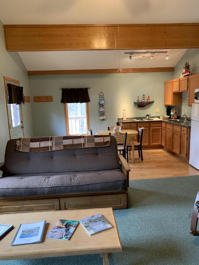 Woodland Lodging Apartment Bayfield Exterior photo