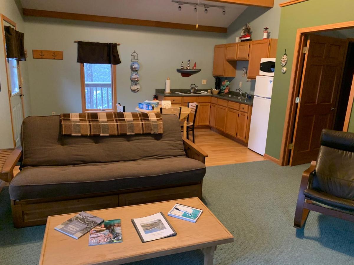 Woodland Lodging Apartment Bayfield Exterior photo